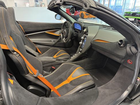 Used 2021 McLaren 720S Spider image 18