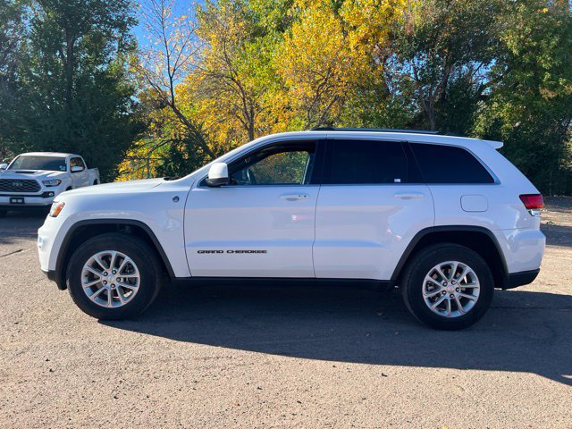 Used 2021 Jeep Grand Cherokee Laredo AWD/4WD image 2