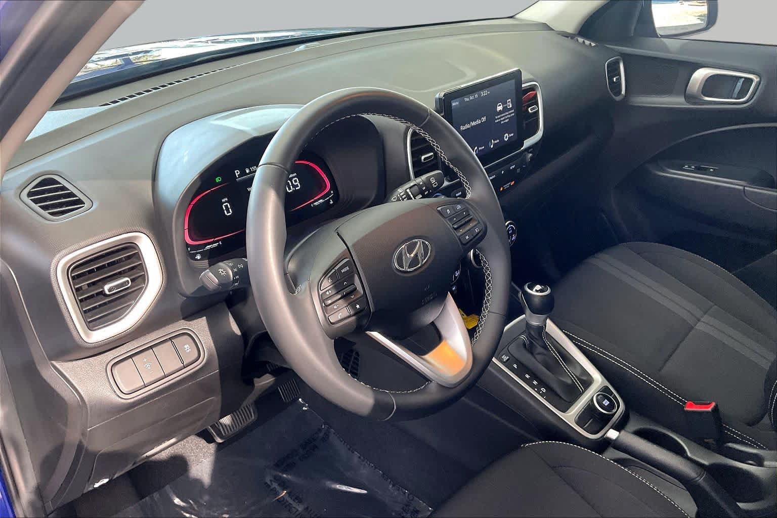 Certified 2025 Hyundai Venue SEL FWD image 18