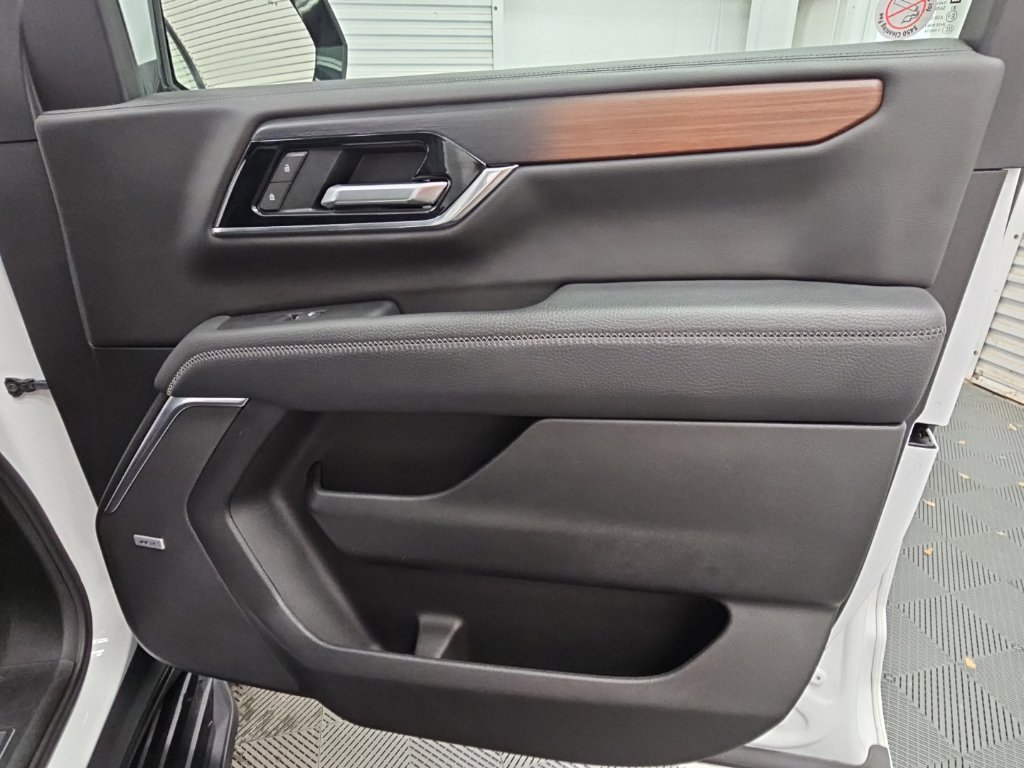 Certified 2025 GMC Yukon Denali RWD image 43