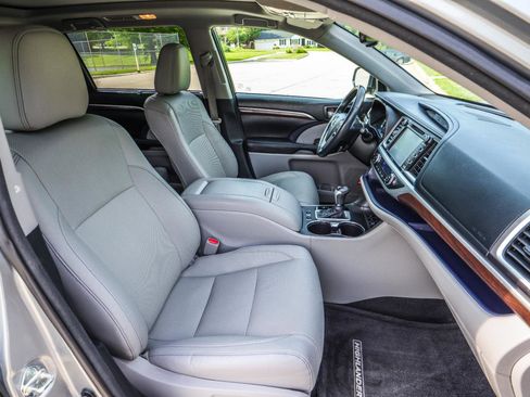 Used 2015 Toyota Highlander Limited Platinum AWD/4WD image 43