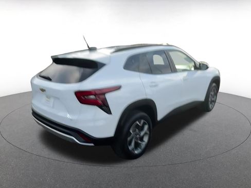 Used 2025 Chevrolet Trax LT w/ LT Convenience Package image 15