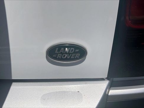 Used 2023 Land Rover Defender 130 SE AWD/4WD image 9
