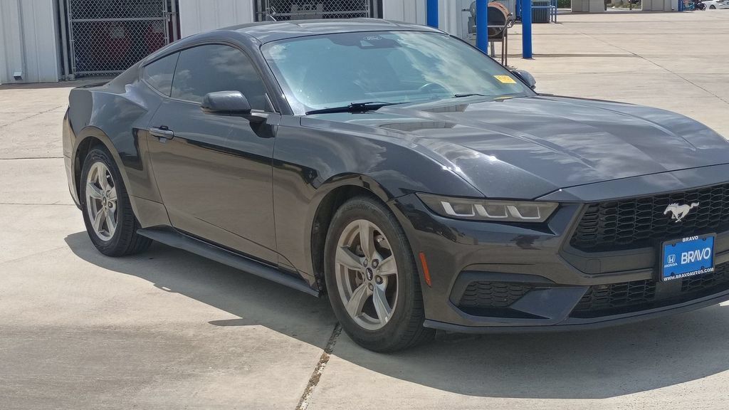 Used 2024 Ford Mustang Coupe RWD image 3