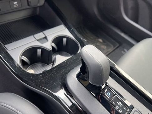 Used 2024 Toyota Prius XLE FWD image 16