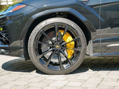 Used 2022 Lamborghini Urus image 14