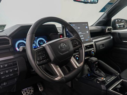 Used 2024 Toyota Tacoma TRD Sport image 27