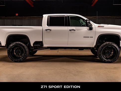 Used 2023 Chevrolet Silverado 3500 LTZ w/ LTZ Plus Package image 11