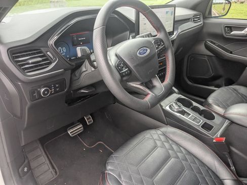 Used 2023 Ford Escape ST-Line Elite w/ Premium Technology Package AWD/4WD image 15