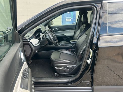 Used 2024 Jeep Compass Latitude AWD/4WD image 13