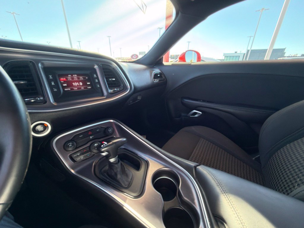 Used 2016 Dodge Challenger SXT RWD image 28