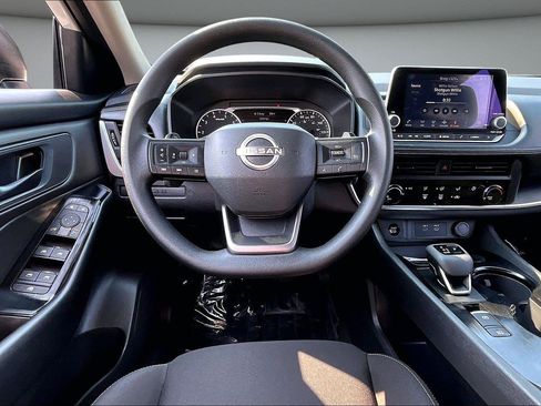 Used 2025 Nissan Rogue S AWD/4WD image 9