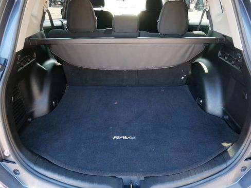 Used 2016 Toyota RAV4 LE image 10