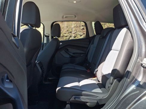 Used 2017 Ford Escape SE w/ SE Cold Weather Package image 10