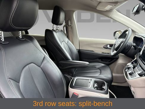 Used 2024 Chrysler Pacifica Limited FWD image 14