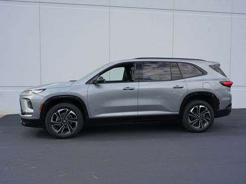 Used 2025 Buick Enclave Sport Touring AWD/4WD image 6