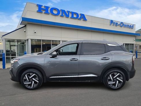 Used 2025 Nissan Kicks SV w/ Charging Package image 7