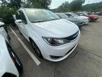 Used 2018 Chrysler Pacifica Limited w/ Advanced Safetytec Group