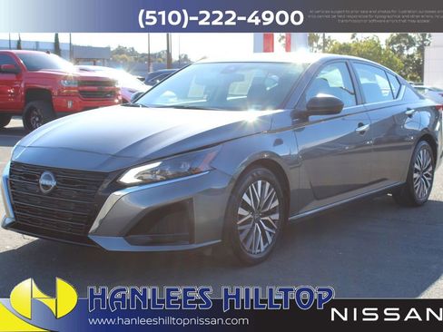 Used 2024 Nissan Altima 2.5 SV image 3