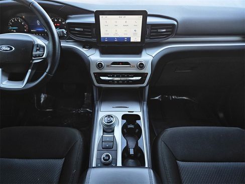 Used 2022 Ford Explorer XLT image 12