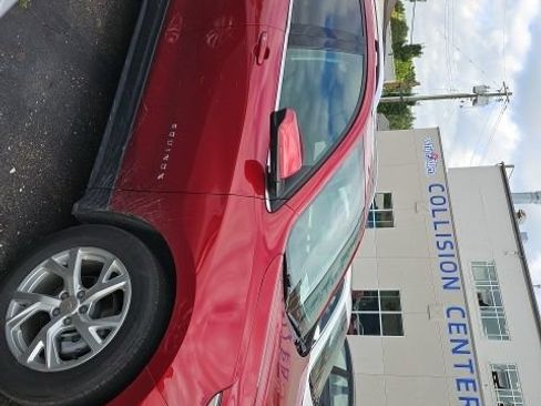 Used 2020 Chevrolet Equinox LT FWD image 2