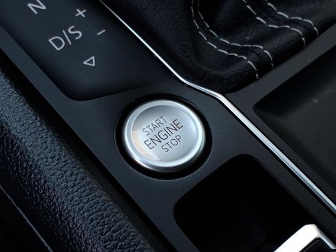 Certified 2022 Volkswagen Atlas Cross Sport SE w/ Black Wheel Package image 32