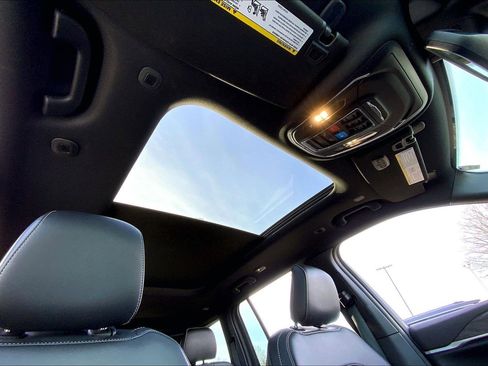 Certified 2024 Jeep Grand Cherokee Limited w/ Black Appearance Package image 12