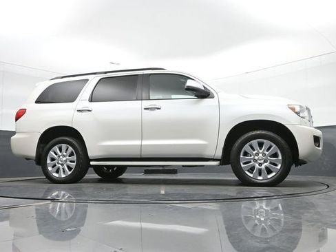 Used 2017 Toyota Sequoia Platinum AWD/4WD image 38