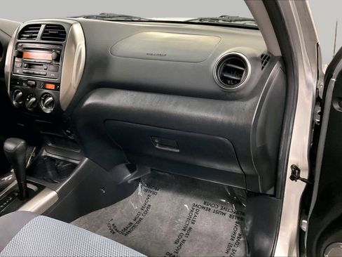Used 2005 Toyota RAV4 4WD image 18
