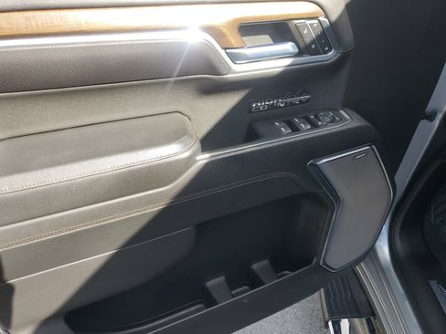 Used 2023 Chevrolet Silverado 1500 High Country image 17