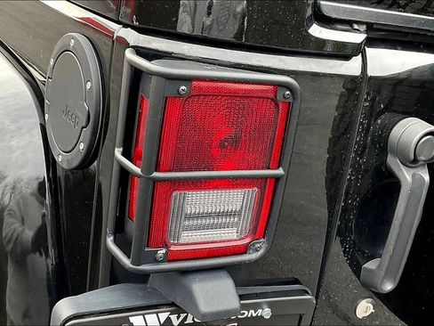 Used 2015 Jeep Wrangler Altitude image 23