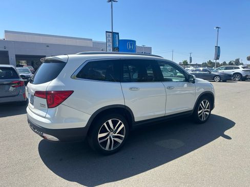 Used 2018 Honda Pilot Touring image 3