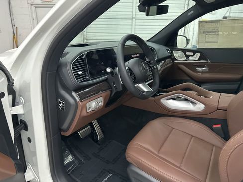 Used 2026 Mercedes-Benz GLS 450 4MATIC image 9