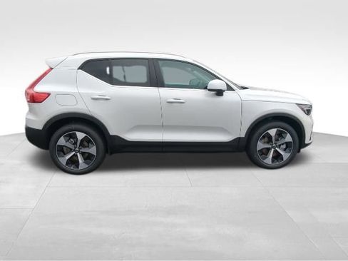 New 2025 Volvo XC40 B5 Plus w/ Protection Package Premier image 9