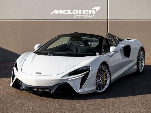 Used 2025 McLaren Artura Spider image 1