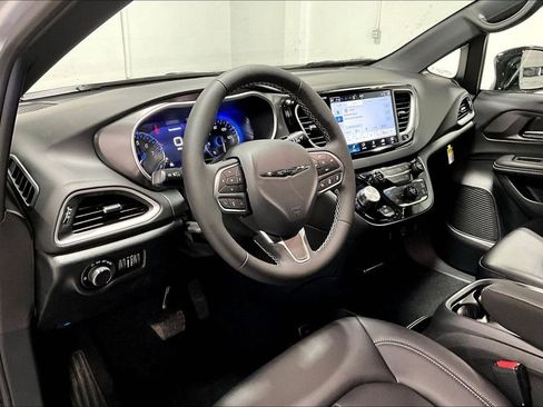 New 2026 Chrysler Voyager LX image 20