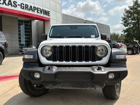 Used 2025 Jeep Wrangler Unlimited Sport AWD/4WD image 3