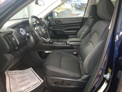Used 2024 Nissan Pathfinder SV image 10
