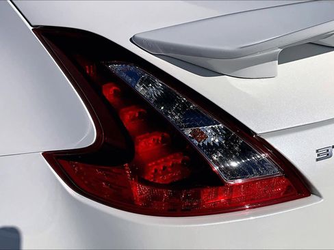 Used 2020 Nissan 370Z Coupe image 22