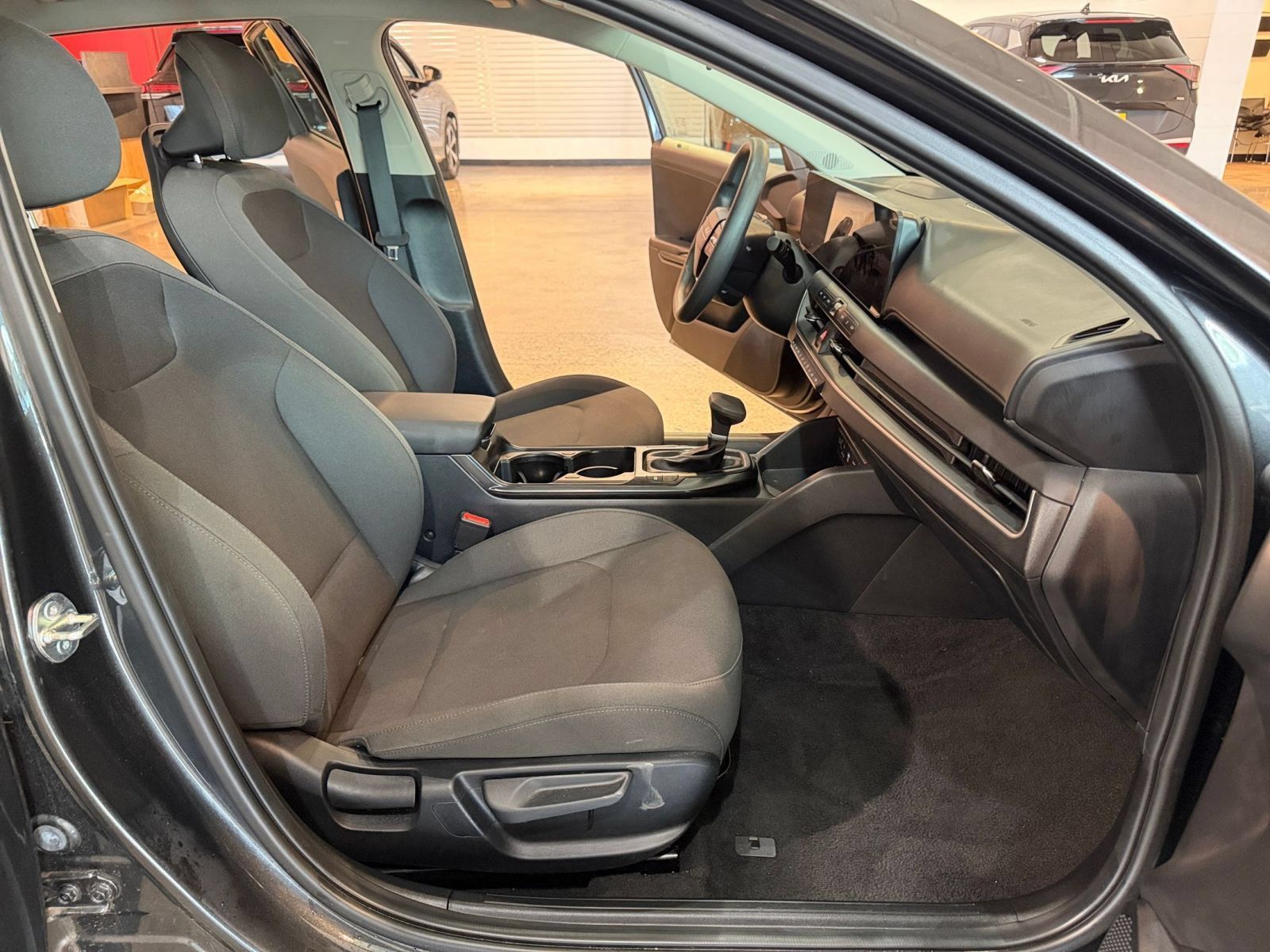 Used 2026 Kia K4 FWD image 35