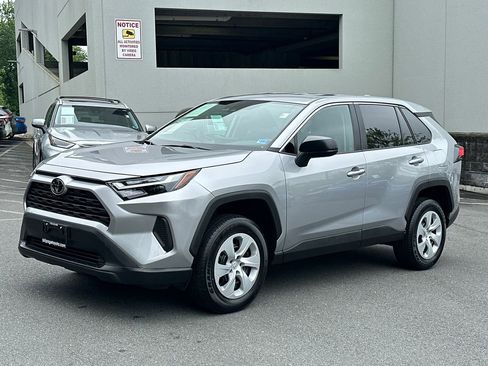 Used 2025 Toyota RAV4 LE AWD/4WD image 2