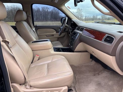 Used 2011 GMC Yukon SLT w/ SLT-2 Equipment Package image 6