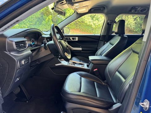 Used 2022 Ford Explorer XLT w/ Equipment Group 202A AWD/4WD image 23
