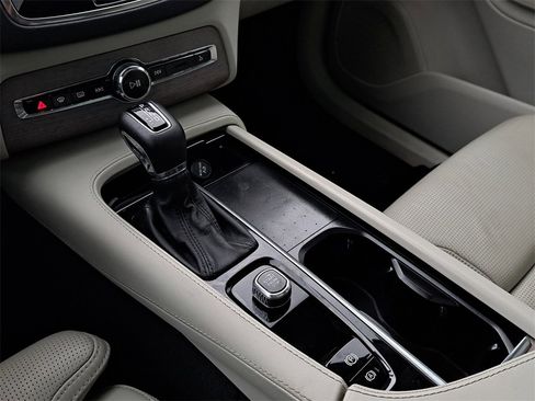 Used 2022 Volvo XC90 T6 Inscription w/ Advanced Package image 33