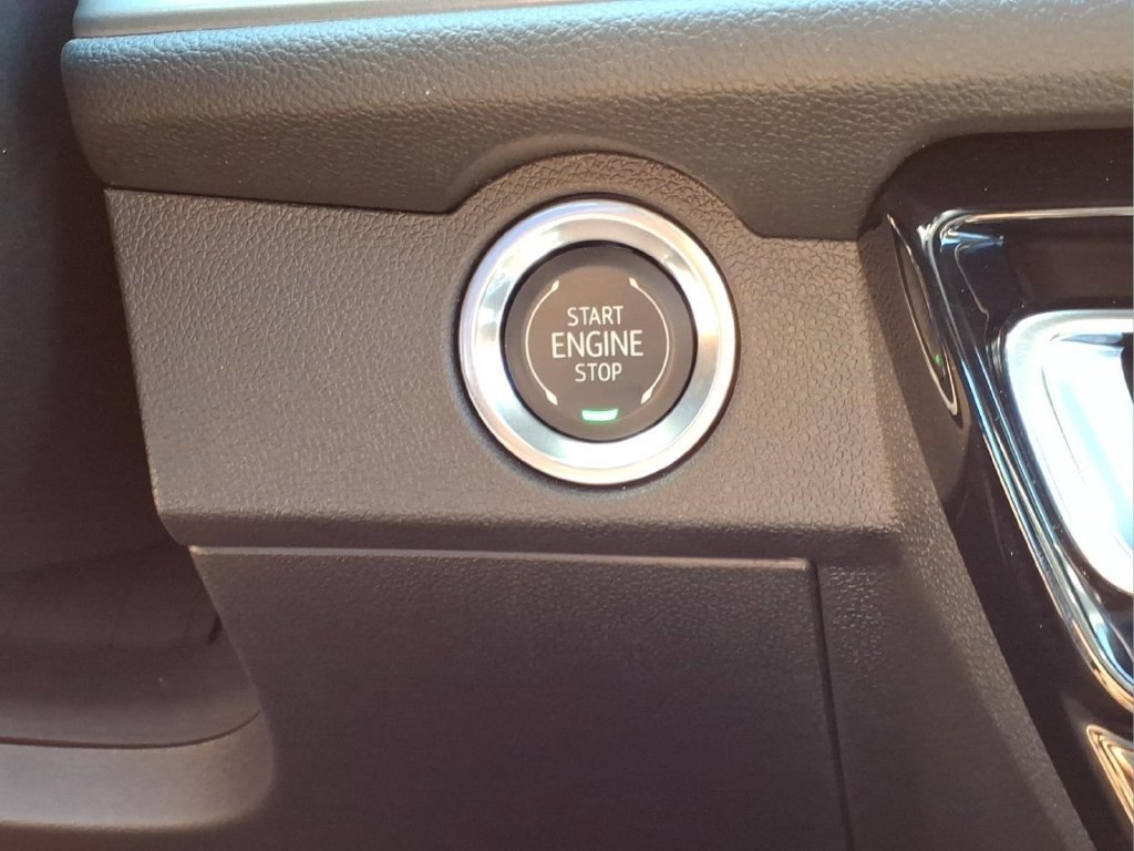 Certified 2025 Chevrolet Traverse LT FWD image 8