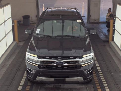 Used 2024 Ford Expedition Limited AWD/4WD image 3