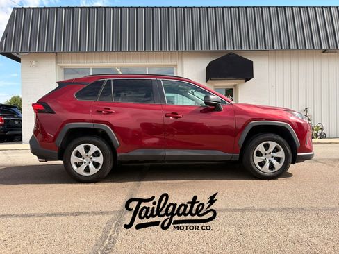 Used 2021 Toyota RAV4 LE AWD/4WD image 1