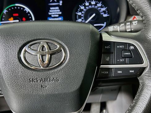 Used 2024 Toyota Sienna XLE FWD image 20