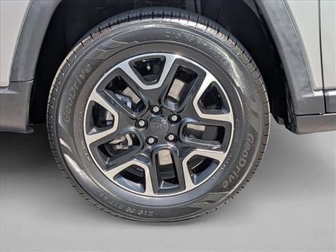 Used 2019 Jeep Compass Trailhawk w/ Leather Interior Group AWD/4WD image 22