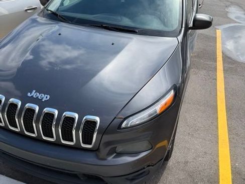 Used 2014 Jeep Cherokee Latitude w/ Cold Weather Group AWD/4WD image 2